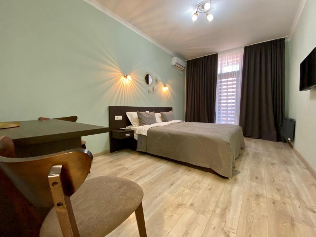 Hotel Marco Polo, *